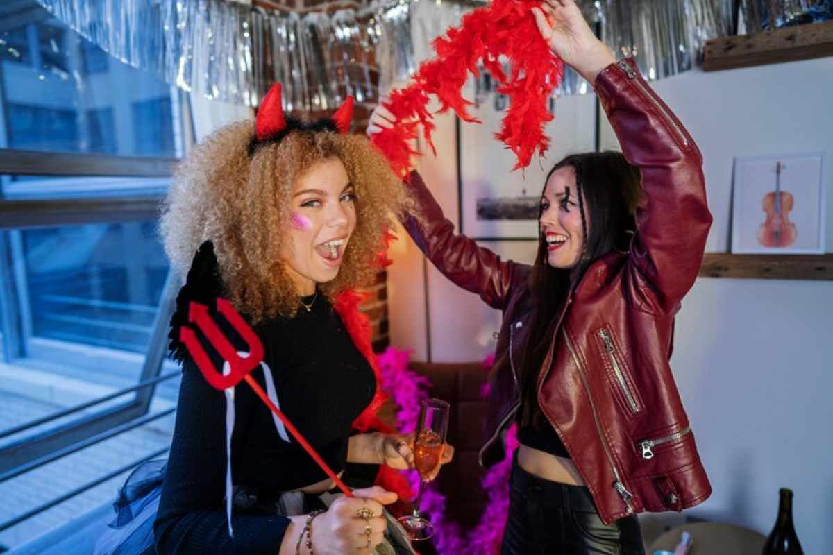 Creative cold event ideas for winter gatherings, featuring unique themes like Winter Wonderland, Cozy Cabin Retreat, Ice Sculpture Gala, and more for a memorable celebration.