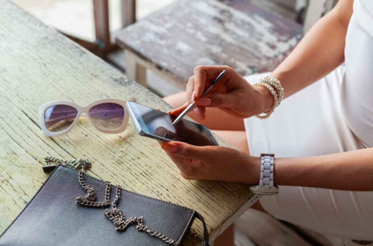 Guide on how to buy accessories from VIP-Pro, showcasing the process of browsing, selecting, and purchasing automotive accessories online.
