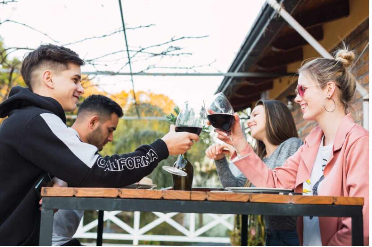 Attendees enjoying a variety of wines and food pairings at the Kierland Wine Event in Scottsdale, creating a perfect day for wine lovers