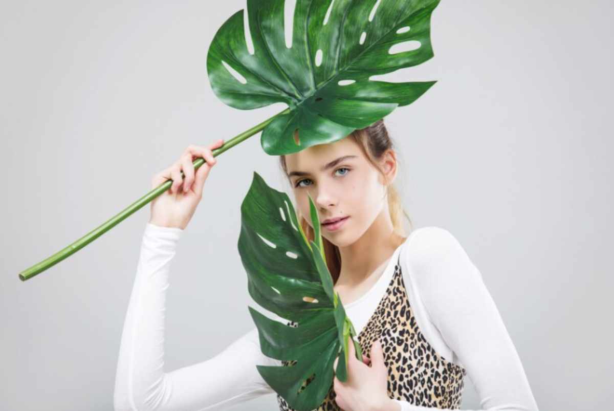 Fashion featuring fig leaf designs, blending nature-inspired style with eco-friendly fashion elements.