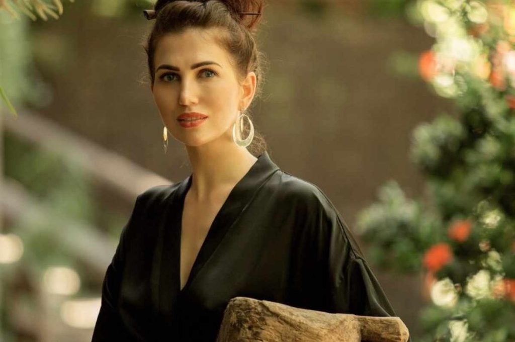 Model wearing a black kimono over a simple white t-shirt and jeans, showcasing a chic and casual look perfect for everyday wear